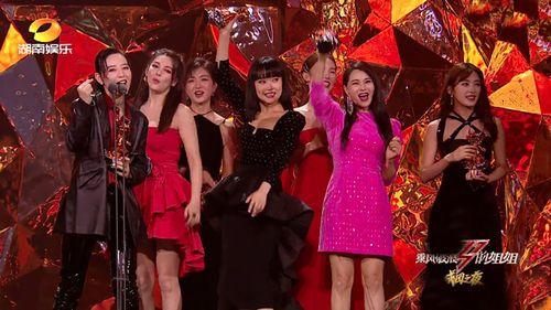 娛樂(lè)圈夫妻吃瓜視頻播放,吃瓜視頻播放量飆升，揭秘明星夫妻甜蜜日常