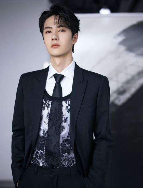 吃瓜娛樂爆料王一博,瓜田里的青春偶像，娛樂風暴中的璀璨星光