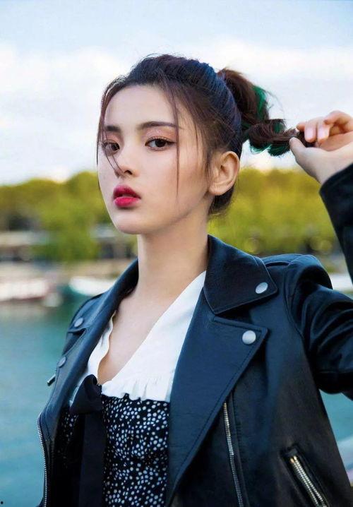 愛豆吃瓜娛樂醬周深,從音樂才子到吃瓜達人，揭秘愛豆背后的趣味生活