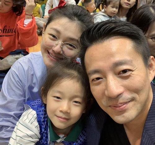 娛樂圈吃瓜爆料離婚,明星夫妻離婚風(fēng)波，吃瓜群眾熱議真相揭曉