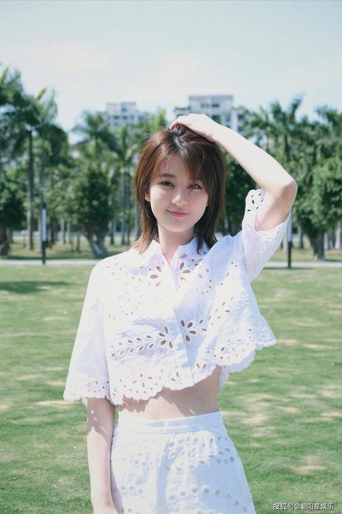 浴袍出鏡的娛樂(lè)吃瓜博主,揭秘娛樂(lè)圈幕后故事