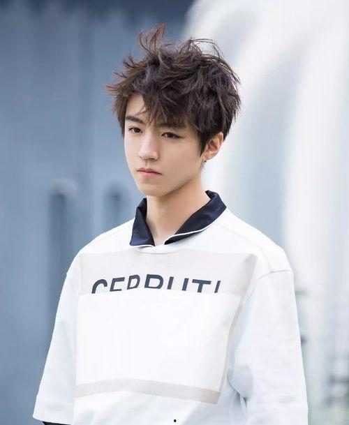 愛豆吃瓜娛樂醬王俊凱,從偶像到瓜界新貴，揭秘愛豆吃瓜娛樂醬的養(yǎng)成之路